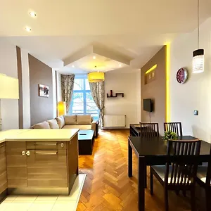 charming-spacious-apartment.krakowhotelspoland.com/